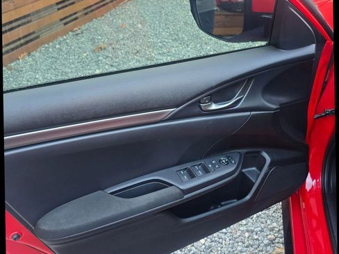 Used 2018 Honda Civic Sport image 14