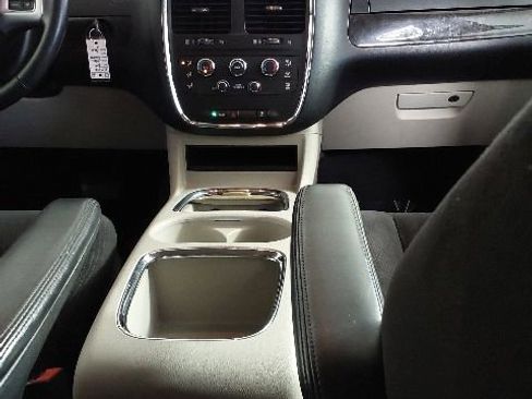 Used 2014 Dodge Grand Caravan SXT w/ UConnect Hands-Free Group FWD image 19