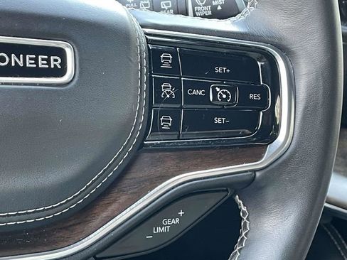 Used 2022 Jeep Grand Wagoneer Series II AWD/4WD image 37