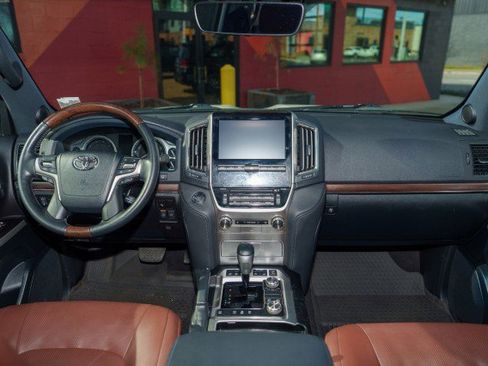 Used 2021 Toyota Land Cruiser image 9