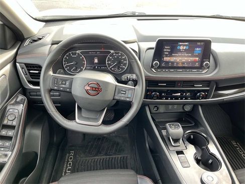 Used 2025 Nissan Rogue SV image 12