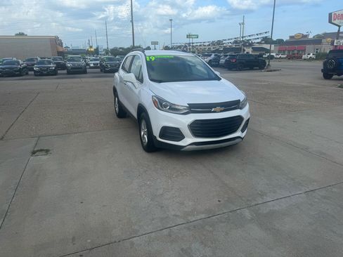 Used 2019 Chevrolet Trax LT w/ LT Convenience Package AWD/4WD image 4