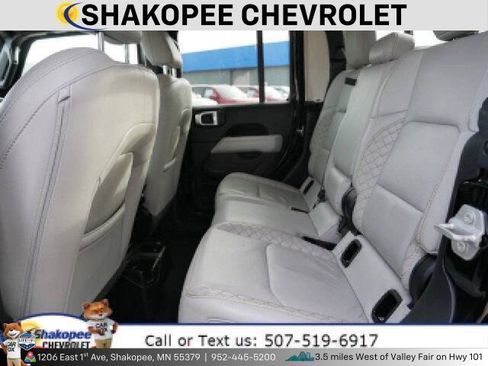 Used 2023 Jeep Gladiator Overland image 12