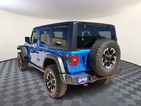 Used 2025 Jeep Wrangler Unlimited Rubicon AWD/4WD image 3
