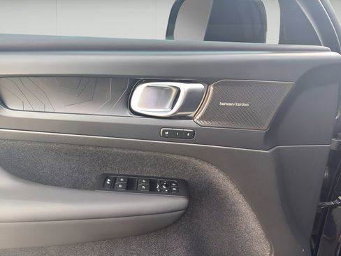 Used 2023 Volvo C40 P8 Recharge Ultimate image 12