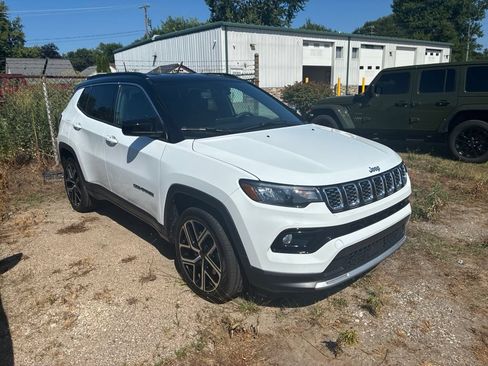 Certified 2025 Jeep Compass Limited AWD/4WD image 1