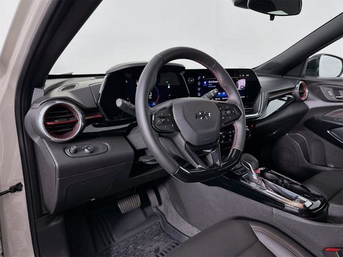 Used 2026 Chevrolet Trax RS w/ Driver Confidence Package image 9