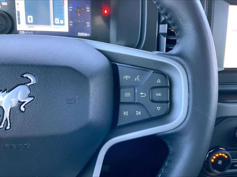 Used 2023 Ford Bronco Badlands image 25