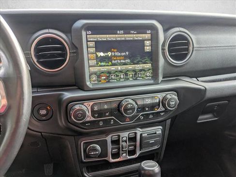 Used 2020 Jeep Gladiator Overland AWD/4WD image 14