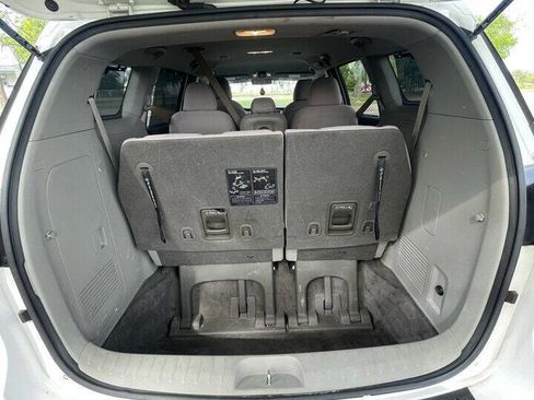 Used 2016 Kia Sedona LX w/ LX Convenience Package image 8