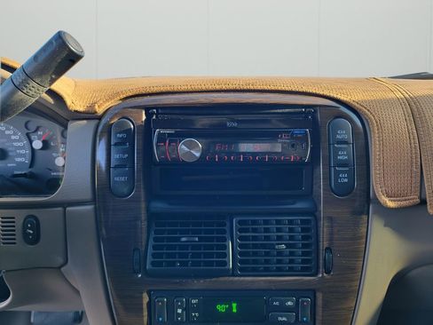 Used 2005 Ford Explorer Eddie Bauer image 22