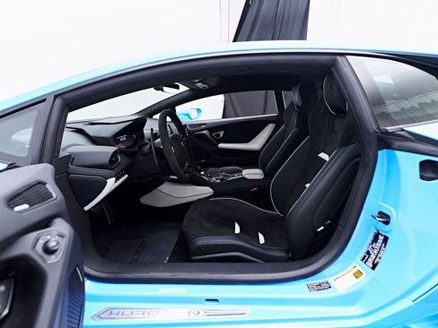 Used 2023 Lamborghini Huracan EVO image 43