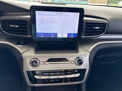 Used 2021 Ford Explorer XLT w/ Equipment Group 202A AWD/4WD image 14