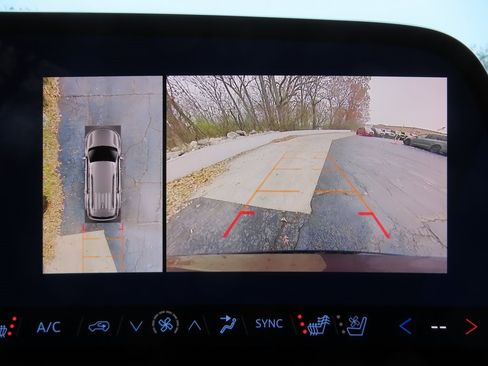 New 2026 Chevrolet Traverse RS w/ LPO, Floor Liner Package image 9