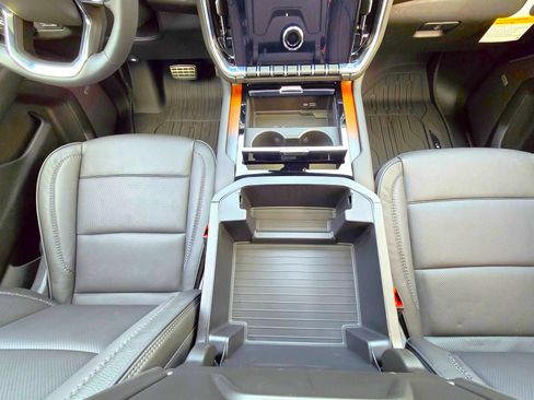 New 2026 GMC Yukon Denali w/ Denali Reserve Package image 15