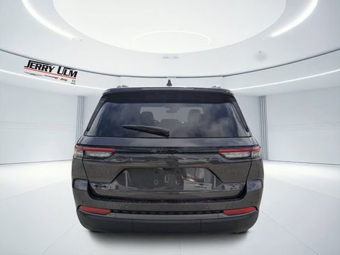 New 2026 Jeep Grand Cherokee Altitude AWD/4WD image 4