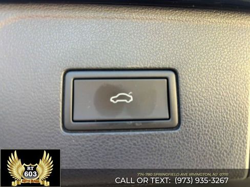 Used 2025 Volkswagen Atlas SE AWD/4WD image 9