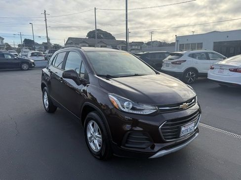 Used 2021 Chevrolet Trax LT w/ Premium Seat Package image 7