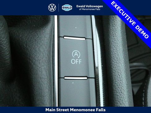New 2025 Volkswagen Taos SE image 18