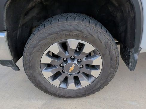 Used 2024 Chevrolet Silverado 2500 LT image 45