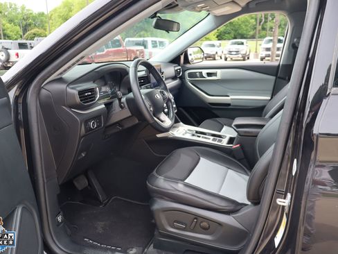 Used 2023 Ford Explorer XLT w/ Equipment Group 202A RWD image 24