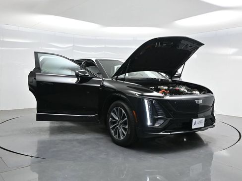 Used 2025 Cadillac Lyriq Sport AWD/4WD image 40