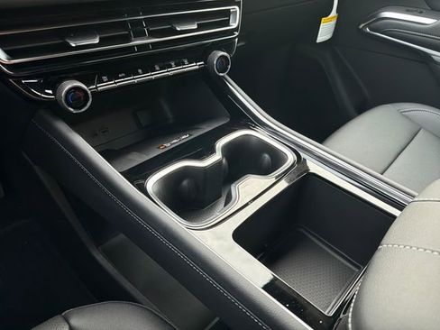 New 2026 Chevrolet Traverse LT w/ Midnight/Sport Edition FWD image 31