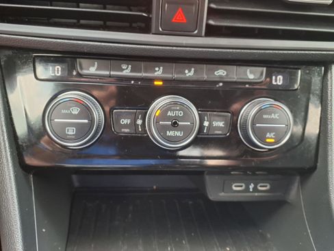 Used 2024 Volkswagen Jetta SE FWD image 14
