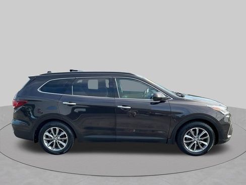 Used 2017 Hyundai Santa Fe SE AWD/4WD image 32