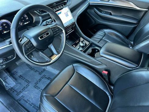 Used 2024 Jeep Grand Cherokee L Limited w/ Luxury Tech Group II image 10