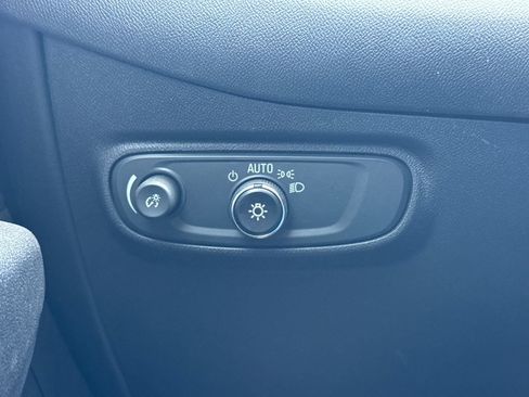 Used 2023 Chevrolet Equinox LS FWD image 30