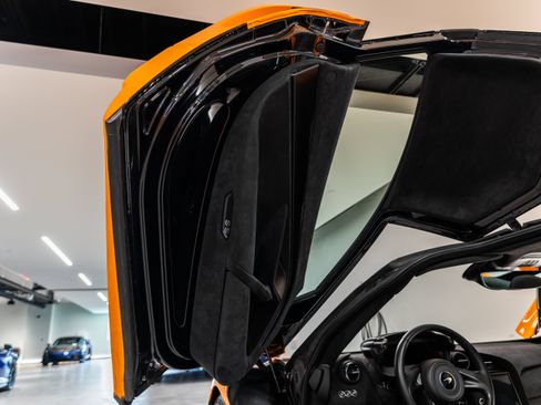 Used 2025 McLaren 750S RWD image 14