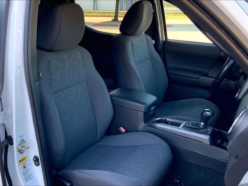 Used 2016 Toyota Tacoma TRD Sport w/ Towing Package image 8