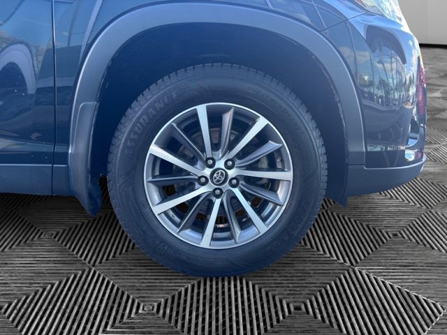 Used 2019 Toyota Highlander XLE AWD/4WD image 32