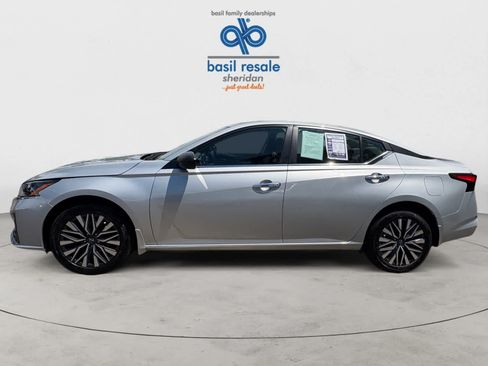 Used 2024 Nissan Altima 2.5 SV AWD/4WD image 3
