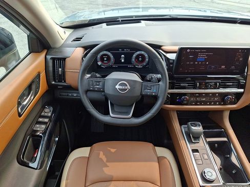 Used 2026 Nissan Pathfinder Platinum AWD/4WD image 13