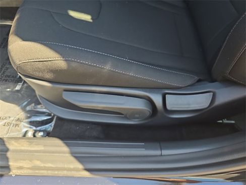 New 2025 Hyundai Elantra Sport image 12