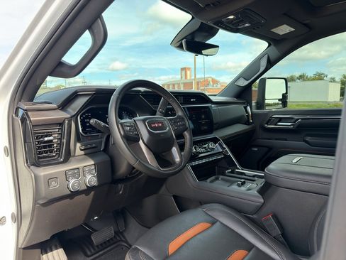 Used 2024 GMC Sierra 2500 AT4 w/ AT4 Premium Plus Package AWD/4WD image 10