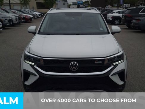 Used 2022 Volkswagen Taos SE image 2