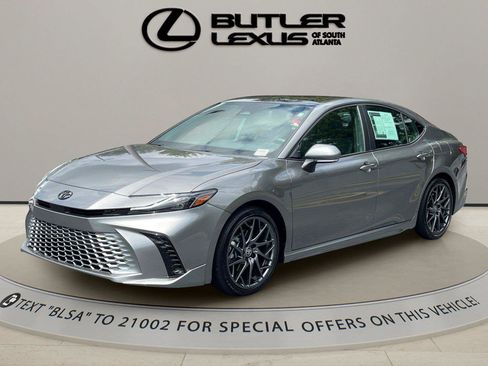 Used 2025 Toyota Camry XSE FWD image 1