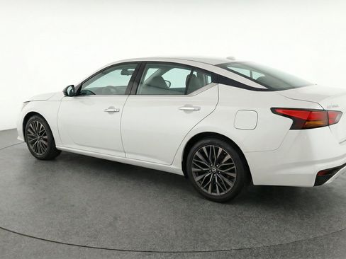 Used 2025 Nissan Altima 2.5 SV FWD image 6
