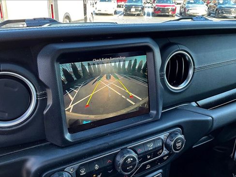 Used 2023 Jeep Wrangler Unlimited Sahara w/ Cold Weather Group image 13