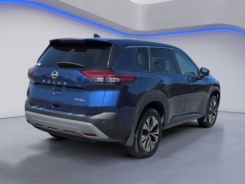Used 2023 Nissan Rogue SV image 3