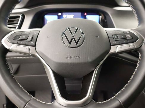 Certified 2025 Volkswagen Atlas Cross Sport SE image 12