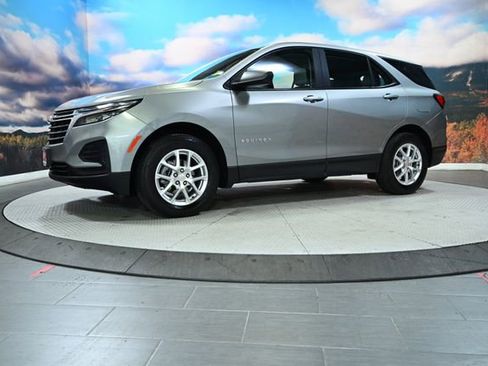 Used 2023 Chevrolet Equinox LS image 4