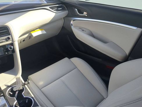 New 2025 Genesis G70 2.5T RWD image 15