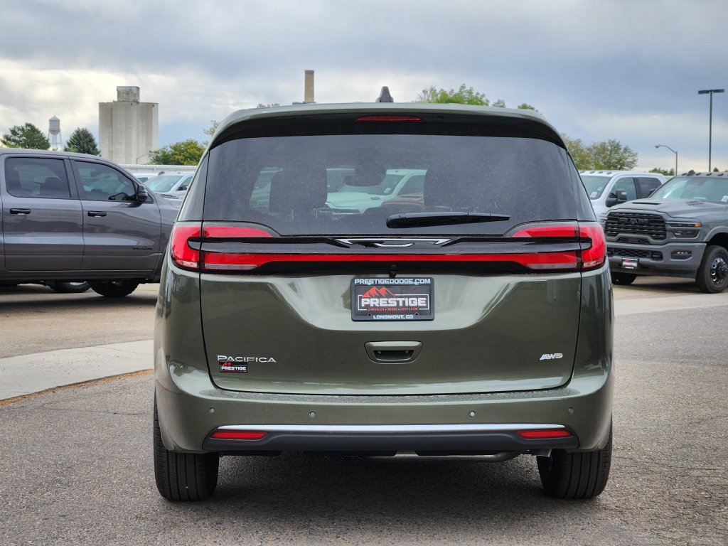 New 2027 Chrysler Pacifica Select AWD/4WD image 13