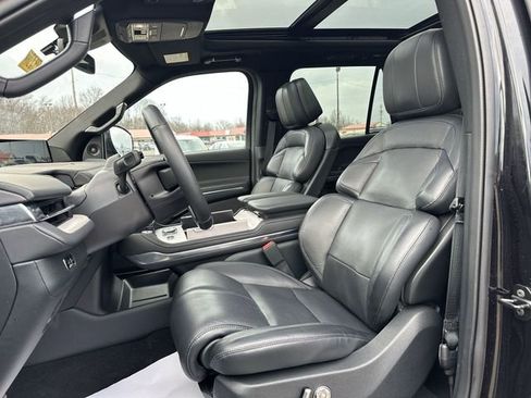Used 2025 Lincoln Navigator Reserve w/ Jet Appearance Package image 15