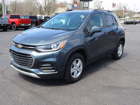Used 2022 Chevrolet Trax LT w/ LT Convenience Package AWD/4WD image 28