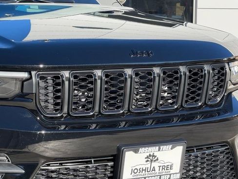 New 2025 Jeep Grand Cherokee Altitude image 5